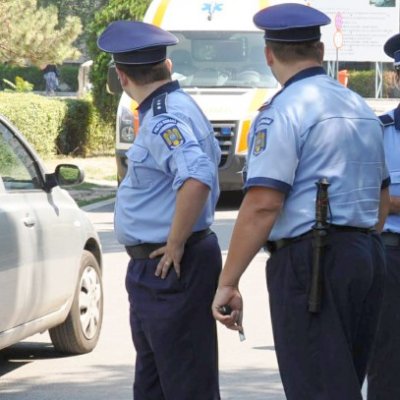 Poliţiştii patrulează în zonele liceelor unde se susţine Bac-ul